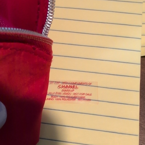CHANEL Red Cosmetic Bag Luxurious Minimalist Design - Picture 5 of 8